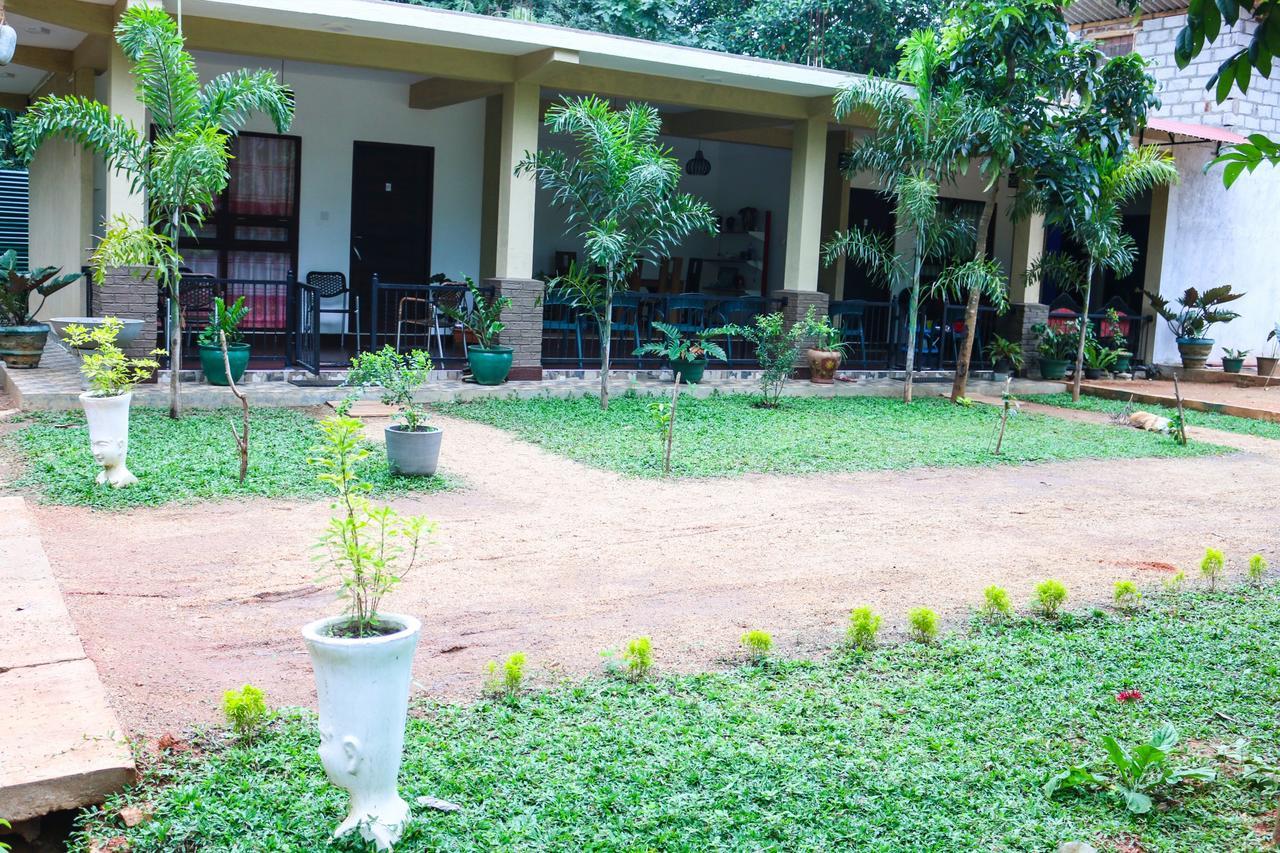 Bed & Bicycle Hostel Dambulla Luaran gambar